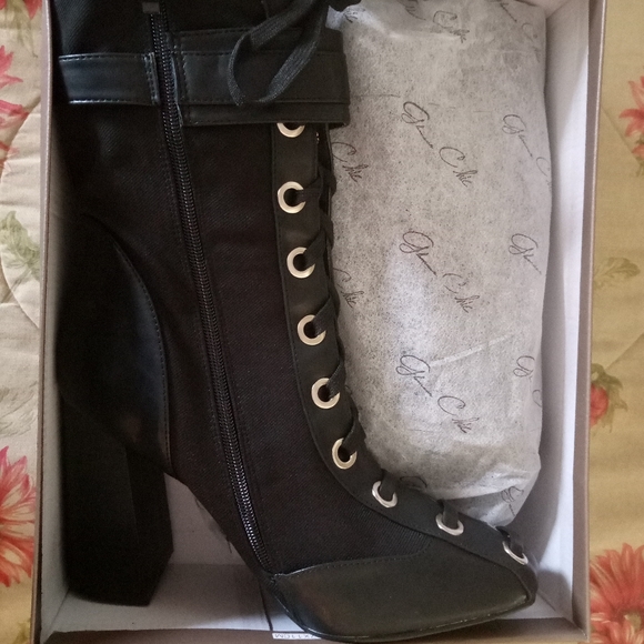 🎉🎉SALE GOING ON🎉🎉 GLAMOUR CHIC SHOES - Picture 5 of 7